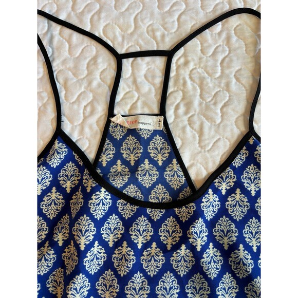Love tree happens silky loose tank top size large - Picture 3 of 6